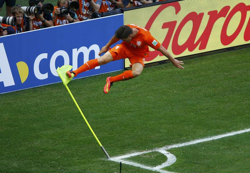 Il calcio alla bandierina di Huntelaar. Action Images